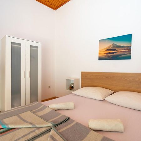 Apartments By The Sea Mandre, Pag - 4101 كولان الغرفة الصورة