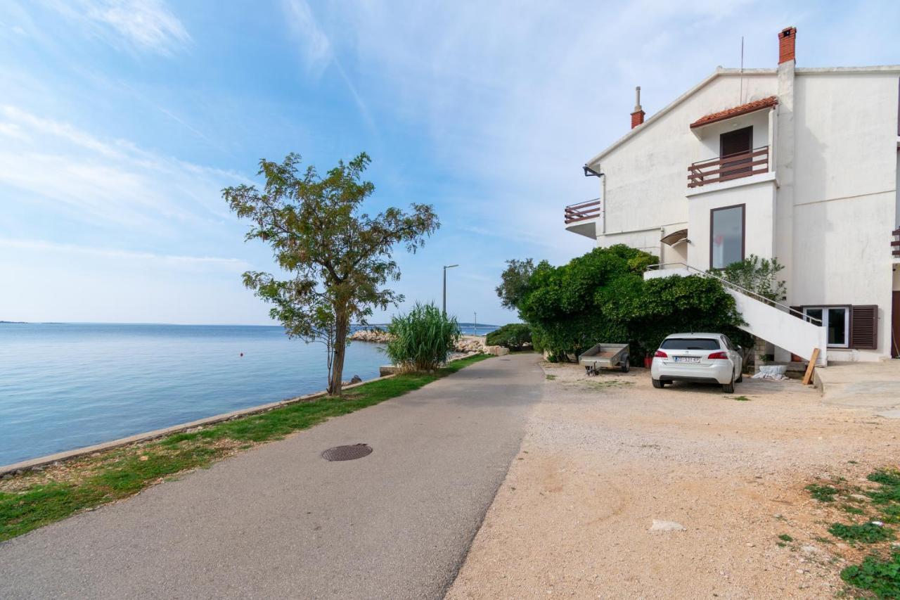 Apartments By The Sea Mandre, Pag - 4101 كولان المظهر الخارجي الصورة