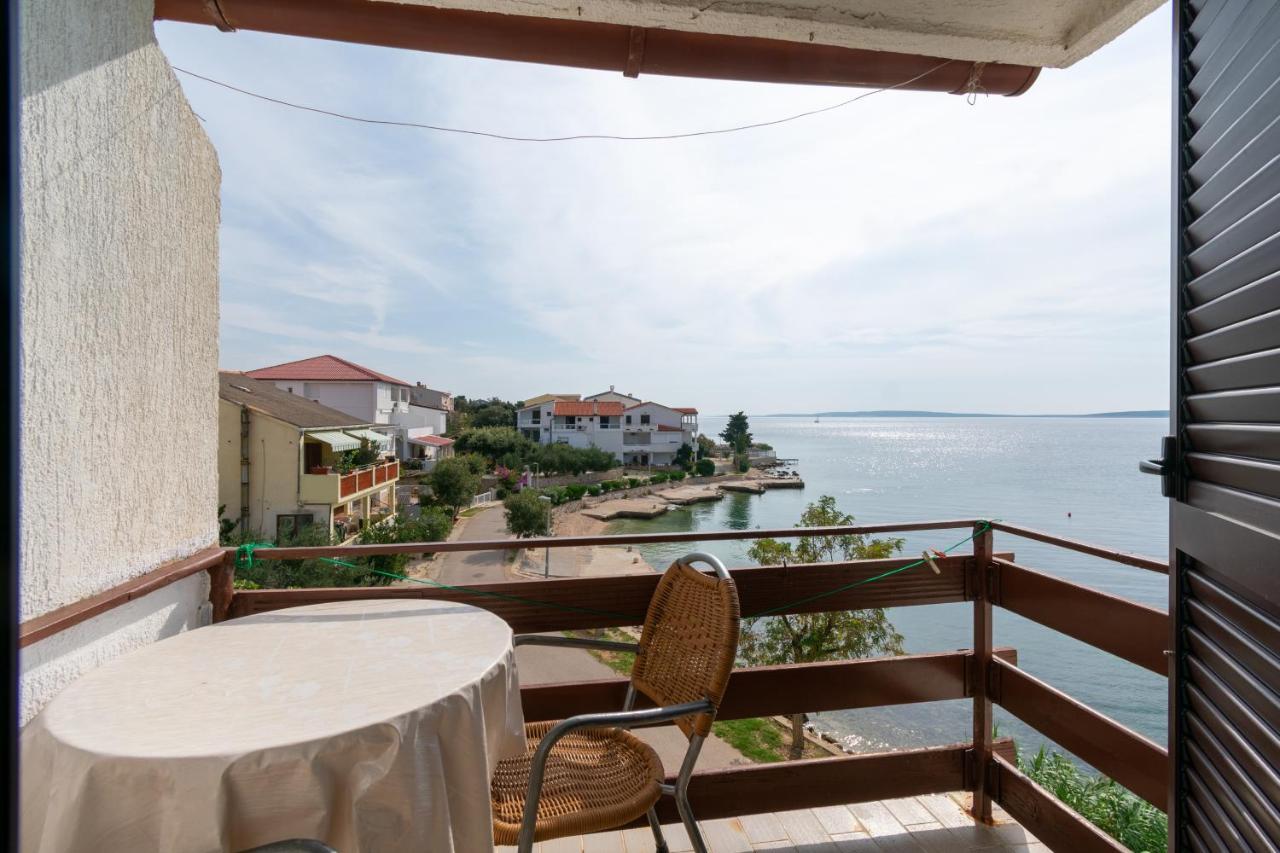 Apartments By The Sea Mandre, Pag - 4101 كولان المظهر الخارجي الصورة