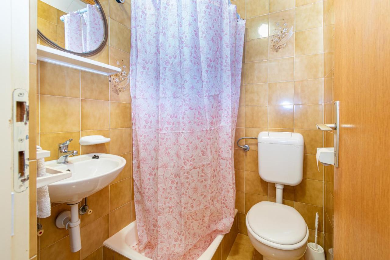 Apartments By The Sea Mandre, Pag - 4101 كولان المظهر الخارجي الصورة